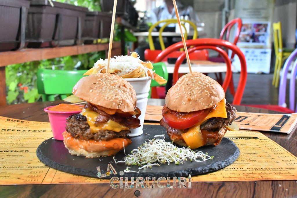 1 + 1 gratis burgeri la ciurucuri weekend 15-17 martie